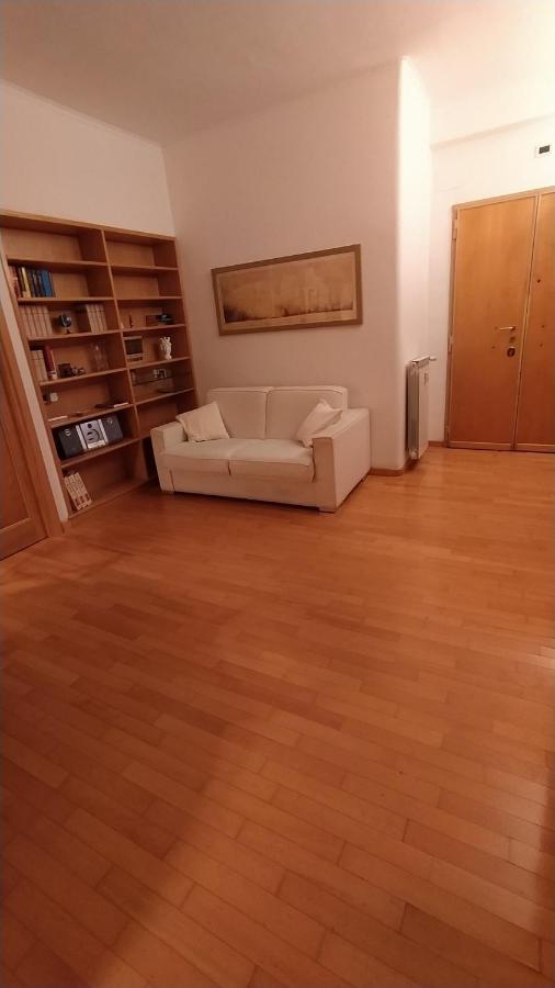 Lejlighed Lovely Accogliente Tra Policlinico E Piazza Bologna